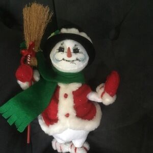 2008 Annalee Snowman Doll with Hat Scarf and Broom 10”